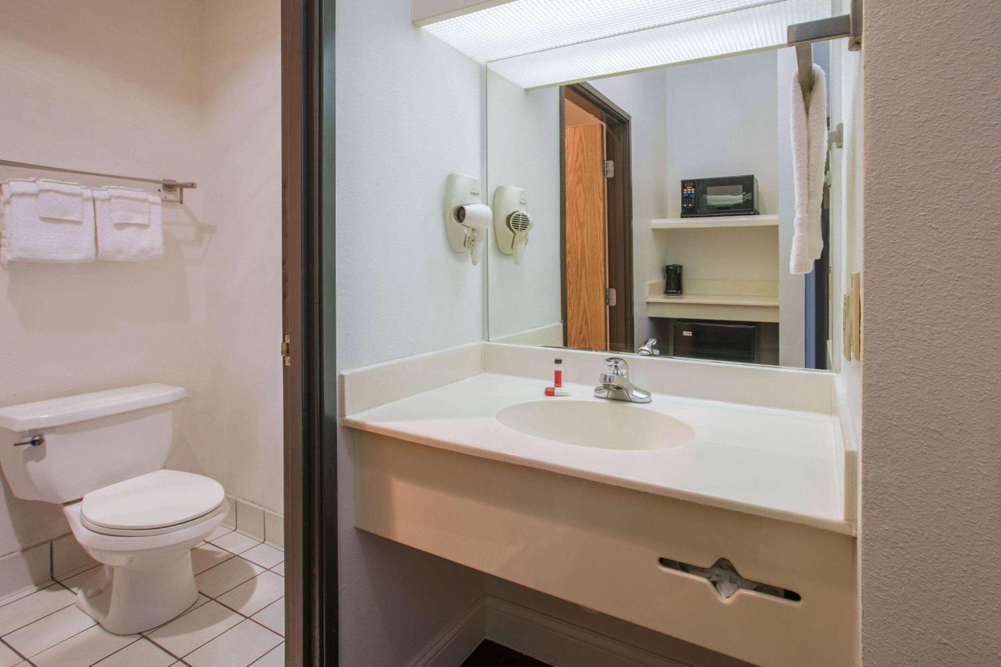 Super 8 By Wyndham Garland North Dallas Area Εξωτερικό φωτογραφία