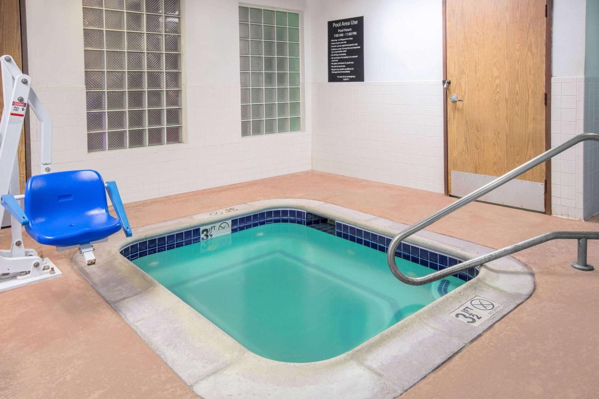 Super 8 By Wyndham Garland North Dallas Area Εξωτερικό φωτογραφία