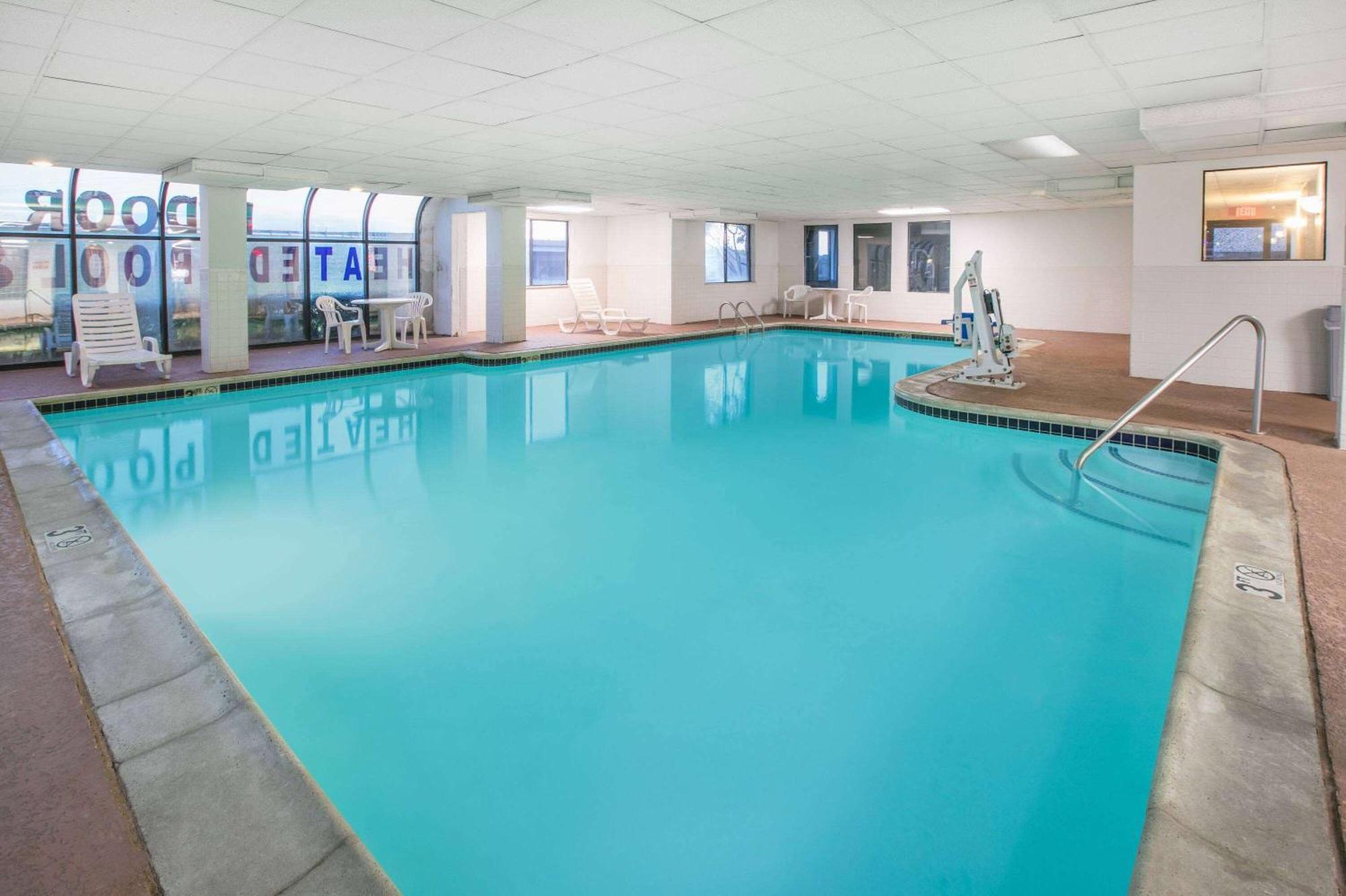 Super 8 By Wyndham Garland North Dallas Area Εξωτερικό φωτογραφία