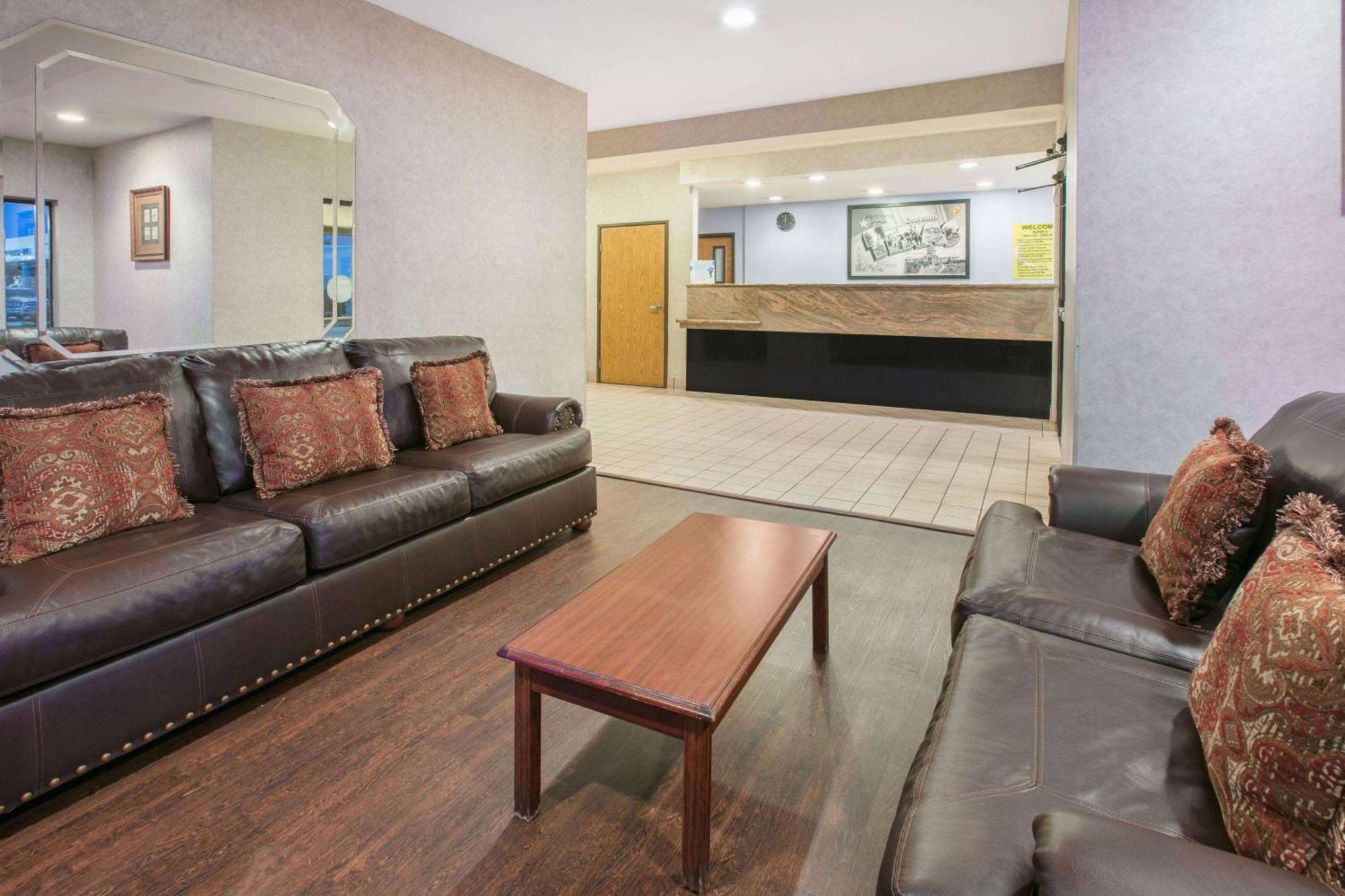 Super 8 By Wyndham Garland North Dallas Area Εξωτερικό φωτογραφία