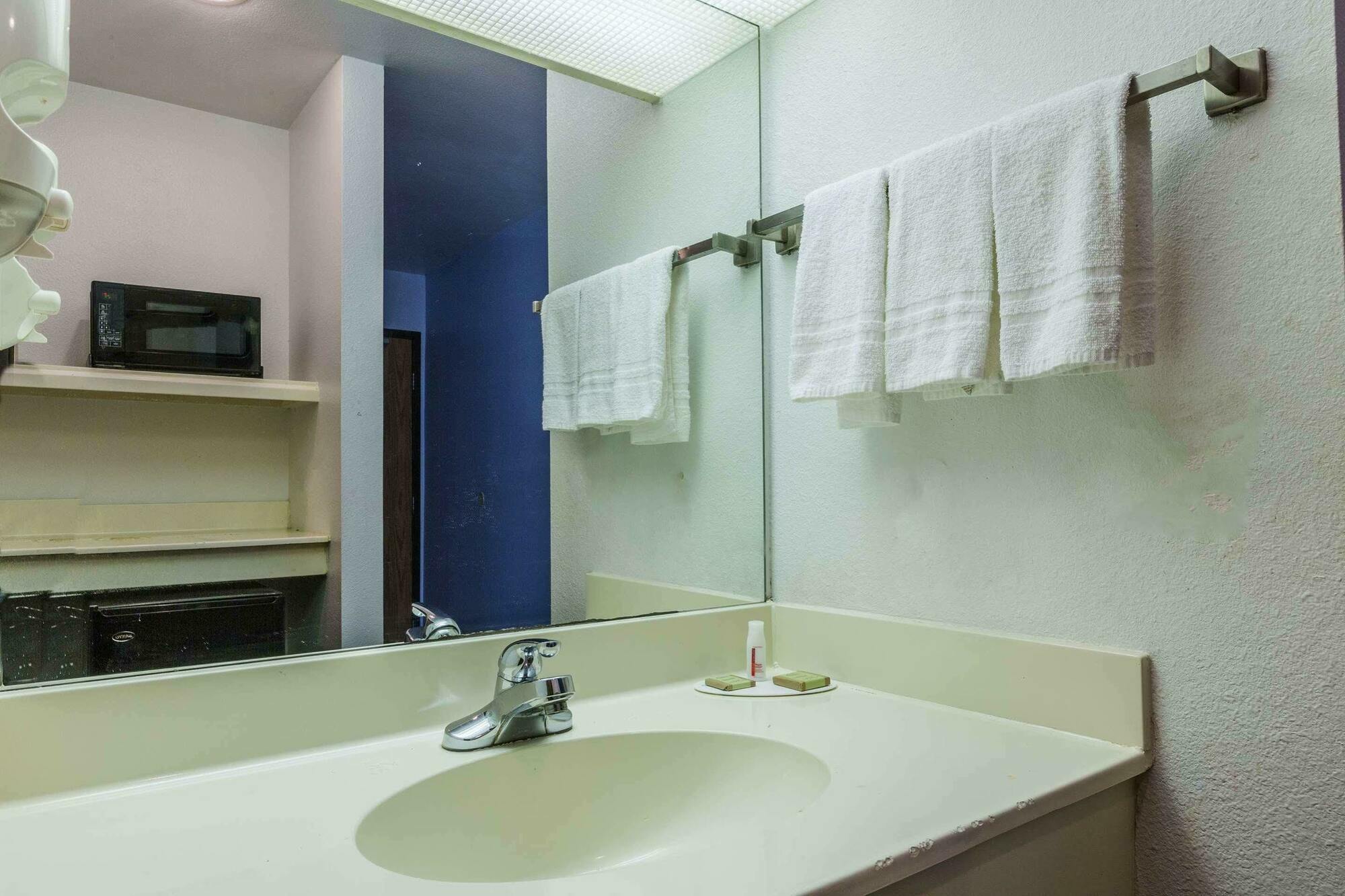 Super 8 By Wyndham Garland North Dallas Area Εξωτερικό φωτογραφία